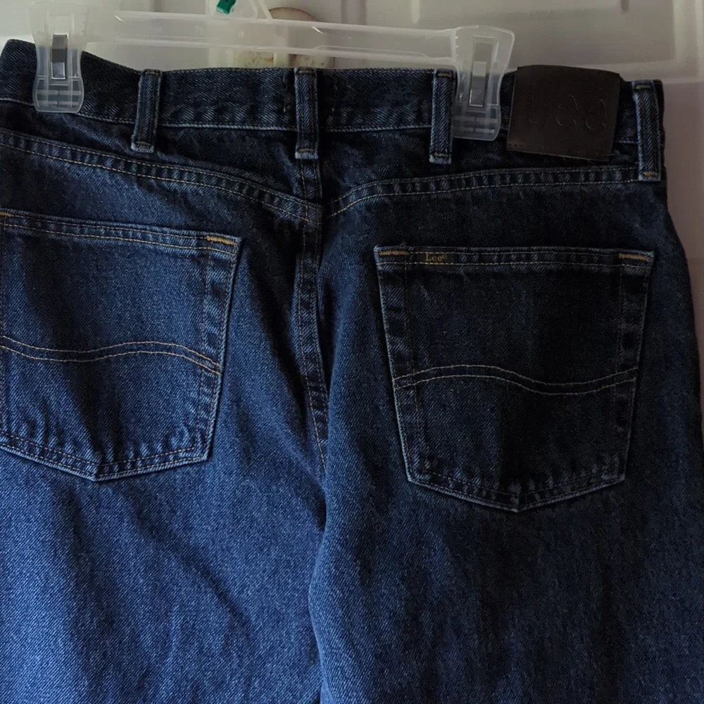 Gently Used Men's Lee Regular Fit Straight Leg Jeans. - Picture 13 of 13